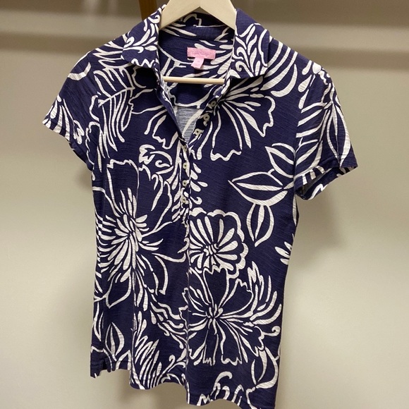 LILLY PULITZER Knit Top Short Sleeve Blue and White Pattern Size M - Picture 2 of 5